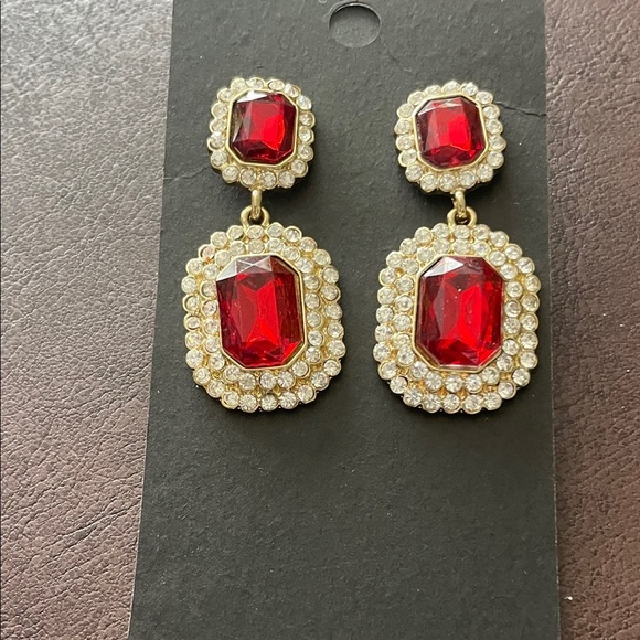 None Jewelry - Elegant Red and Gold Drop Earrings